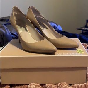 Michael Kors Nude Mid Pump